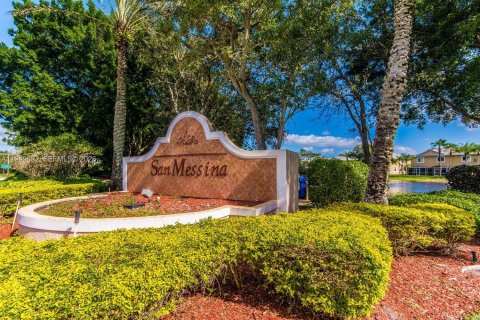 Таунхаус в Уэстон, Флорида 2 спальни, 117.15м2 № 2005277