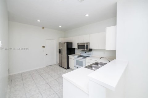 Снять в аренду таунхаус в Уэстон, Флорида 2 спальни, 117.15м2, № 2005277 - фото 17