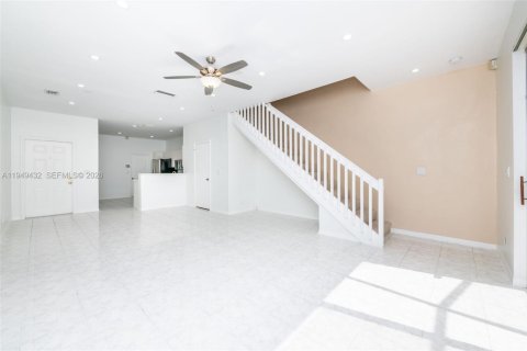 Снять в аренду таунхаус в Уэстон, Флорида 2 спальни, 117.15м2, № 2005277 - фото 14