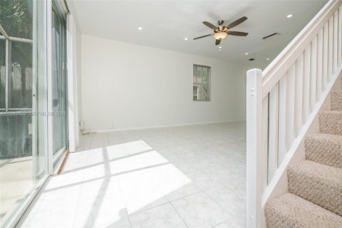 Снять в аренду таунхаус в Уэстон, Флорида 2 спальни, 117.15м2, № 2005277 - фото 13