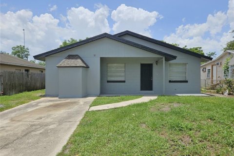 House in Orlando, Florida 3 bedrooms, 105.17 sq.m. № 1777369 - photo 1