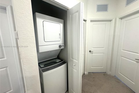 Townhouse in Homestead, Florida 3 bedrooms, 149.76 sq.m. № 1891566 - photo 18