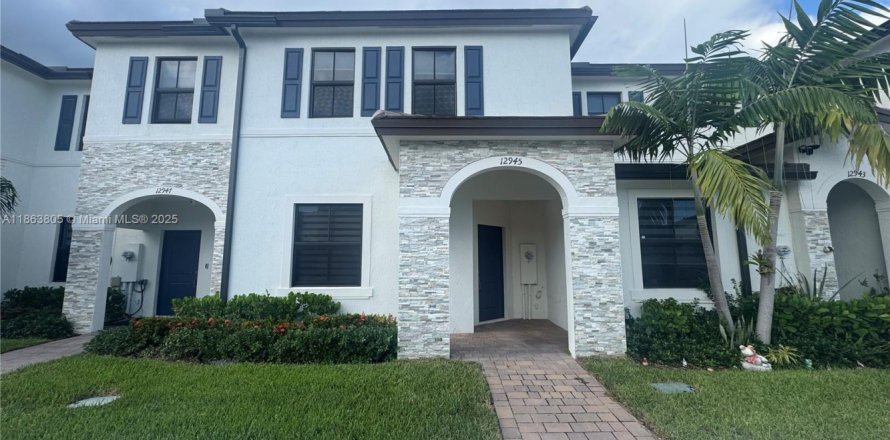Townhouse in Homestead, Florida 3 bedrooms, 149.76 sq.m. № 1891566