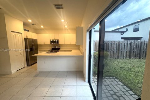 Townhouse in Homestead, Florida 3 bedrooms, 149.76 sq.m. № 1891566 - photo 4