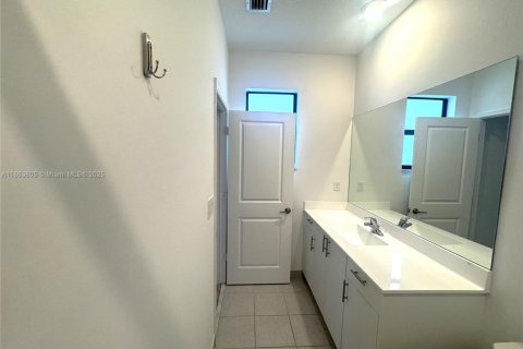 Townhouse in Homestead, Florida 3 bedrooms, 149.76 sq.m. № 1891566 - photo 17