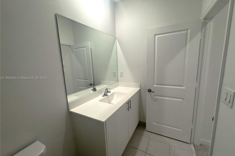 Townhouse in Homestead, Florida 3 bedrooms, 149.76 sq.m. № 1891566 - photo 15