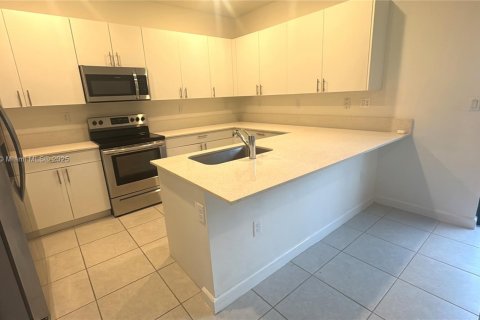 Townhouse in Homestead, Florida 3 bedrooms, 149.76 sq.m. № 1891566 - photo 3