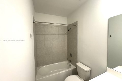 Townhouse in Homestead, Florida 3 bedrooms, 149.76 sq.m. № 1891566 - photo 16