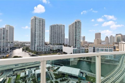 Condo in Miami, Florida, 2 bedrooms  № 1862403 - photo 14