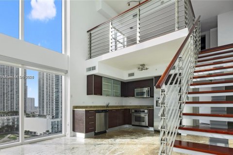 Condo in Miami, Florida, 2 bedrooms  № 1862403 - photo 1