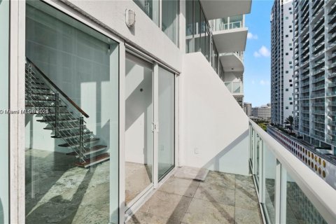 Condo in Miami, Florida, 2 bedrooms  № 1862403 - photo 6