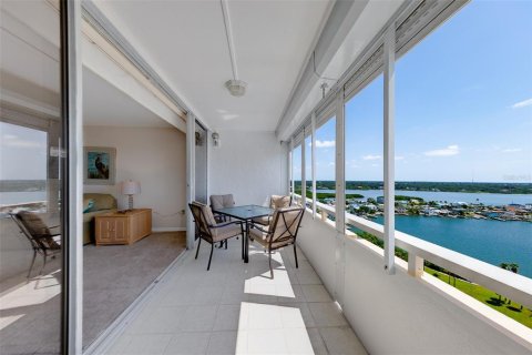 Condo in Redington Shores, Florida, 1 bedroom  № 2167812 - photo 23