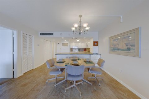 Condo in Redington Shores, Florida, 1 bedroom  № 2167812 - photo 12