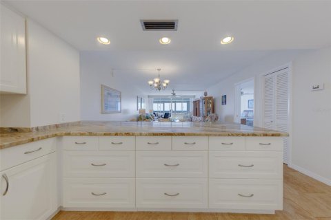 Condo in Redington Shores, Florida, 1 bedroom  № 2167812 - photo 2