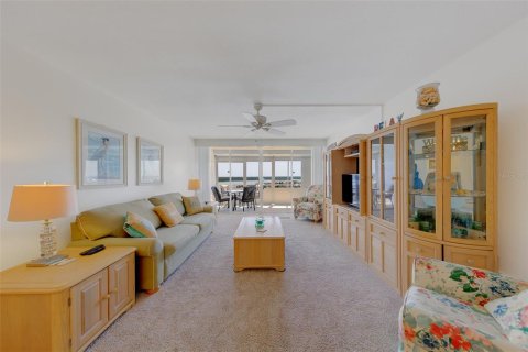 Condo in Redington Shores, Florida, 1 bedroom  № 2167812 - photo 10