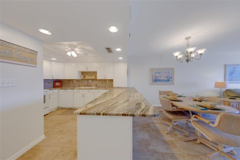 Condo in Redington Shores, Florida, 1 bedroom  № 2167812 - photo 4