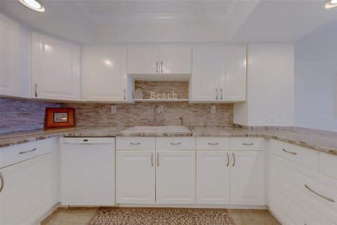 Condo in Redington Shores, Florida, 1 bedroom  № 2167812 - photo 6