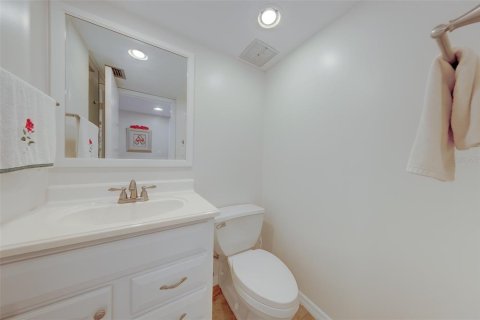 Condo in Redington Shores, Florida, 1 bedroom  № 2167812 - photo 30