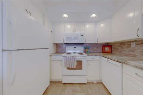 Condo in Redington Shores, Florida, 1 bedroom  № 2167812 - photo 7