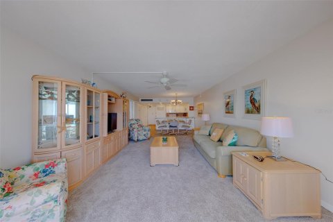 Condo in Redington Shores, Florida, 1 bedroom  № 2167812 - photo 8