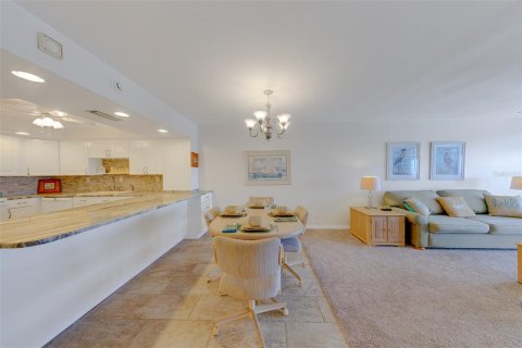 Condo in Redington Shores, Florida, 1 bedroom  № 2167812 - photo 13