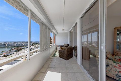 Condo in Redington Shores, Florida, 1 bedroom  № 2167812 - photo 28