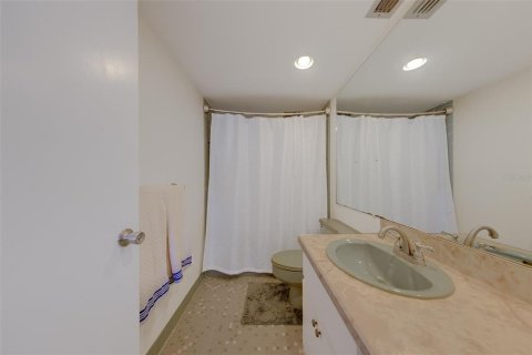 Condo in Redington Shores, Florida, 1 bedroom  № 2167812 - photo 17