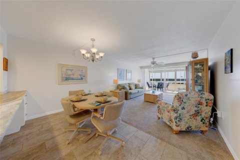 Condo in Redington Shores, Florida, 1 bedroom  № 2167812 - photo 14