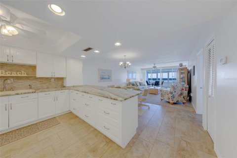 Condo in Redington Shores, Florida, 1 bedroom  № 2167812 - photo 5
