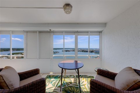 Condo in Redington Shores, Florida, 1 bedroom  № 2167812 - photo 21