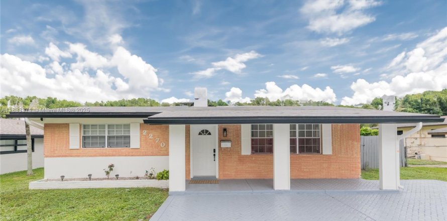 House in Miramar, Florida 2 bedrooms, 89.65 sq.m. № 1814010