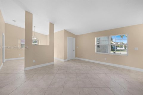 Купить виллу или дом в Хомстед, Флорида 3 спальни, 153.75м2, № 2022278 - фото 7