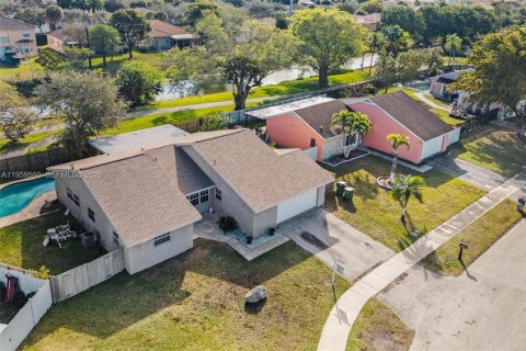 Купить виллу или дом в Хомстед, Флорида 3 спальни, 153.75м2, № 2022278 - фото 21