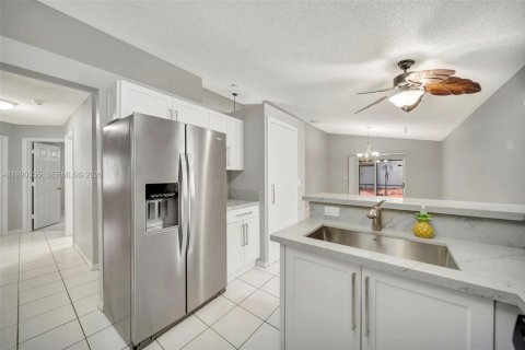 Купить виллу или дом в Дейви, Флорида 3 спальни, 145.39м2, № 2057644 - фото 9