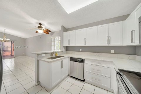 Купить виллу или дом в Дейви, Флорида 3 спальни, 145.39м2, № 2057644 - фото 8