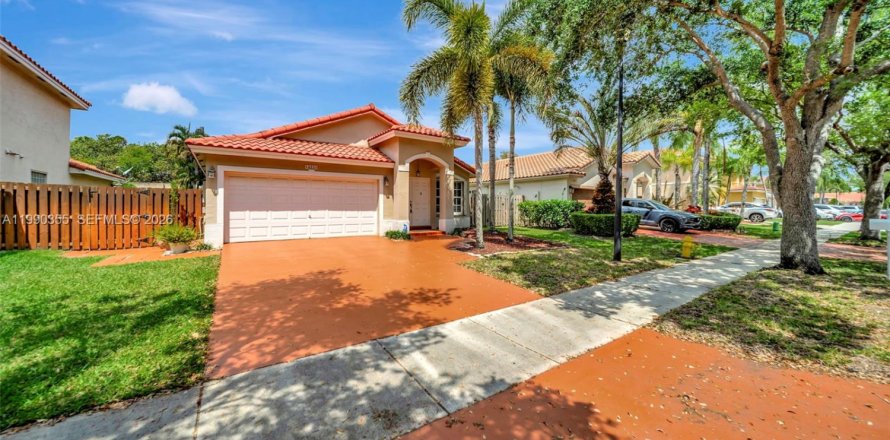 Дом в Дейви, Флорида 3 спальни, 145.39м2 № 2057644