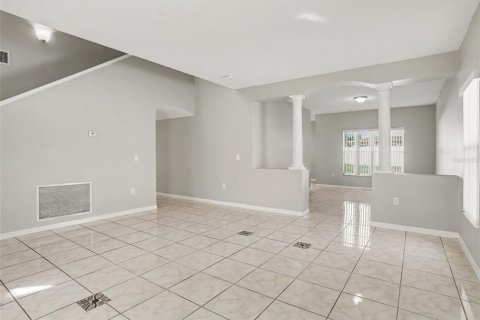 House in Kissimmee, Florida 4 bedrooms, 264.49 sq.m. № 2339658 - photo 4