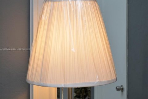 Condominio en venta en Miami Beach, Florida, 40.6 m2 № 1985428 - foto 8