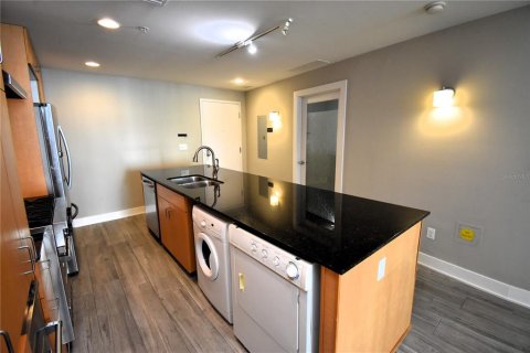 Condo in Tampa, Florida, 2 bedrooms  № 1446532 - photo 9