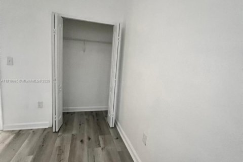 Condo in Hialeah, Florida, 2 bedrooms  № 1977740 - photo 7