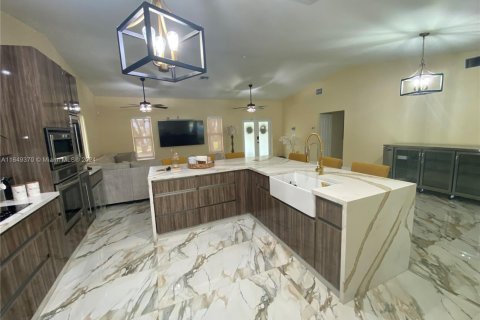 House in Homestead, Florida 3 bedrooms, 191.29 sq.m. № 1763932 - photo 13