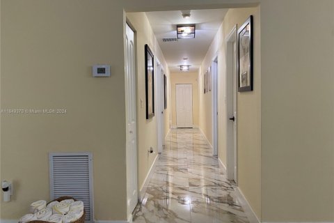 House in Homestead, Florida 3 bedrooms, 191.29 sq.m. № 1763932 - photo 15