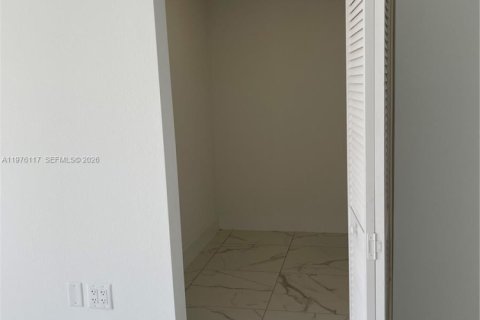 Снять в аренду таунхаус в Наранья, Флорида 4 спальни, 128.02м2, № 2042624 - фото 12