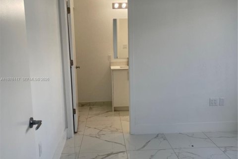 Снять в аренду таунхаус в Наранья, Флорида 4 спальни, 128.02м2, № 2042624 - фото 7