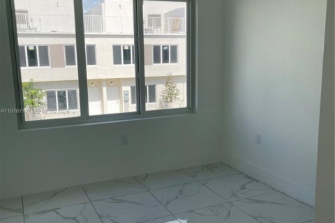 Снять в аренду таунхаус в Наранья, Флорида 4 спальни, 128.02м2, № 2042624 - фото 9