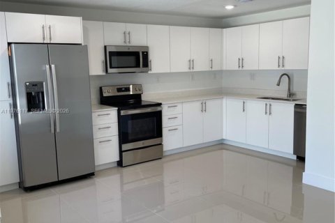 Снять в аренду таунхаус в Наранья, Флорида 4 спальни, 128.02м2, № 2042624 - фото 5