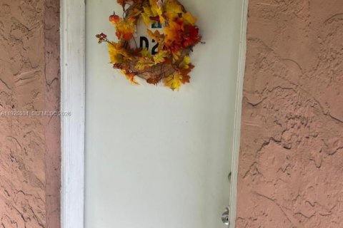 Condo in Miami, Florida, 2 bedrooms  № 1997904 - photo 4