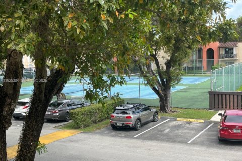 Condo in Miami, Florida, 2 bedrooms  № 1997904 - photo 22