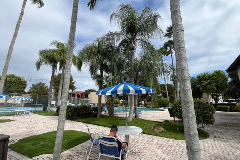 Condo in Miami, Florida, 2 bedrooms  № 1997904 - photo 19