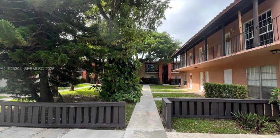 Condo in Miami, Florida, 2 bedrooms  № 1997904